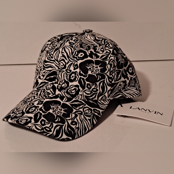 Lanvin flower to zebra baseball cap